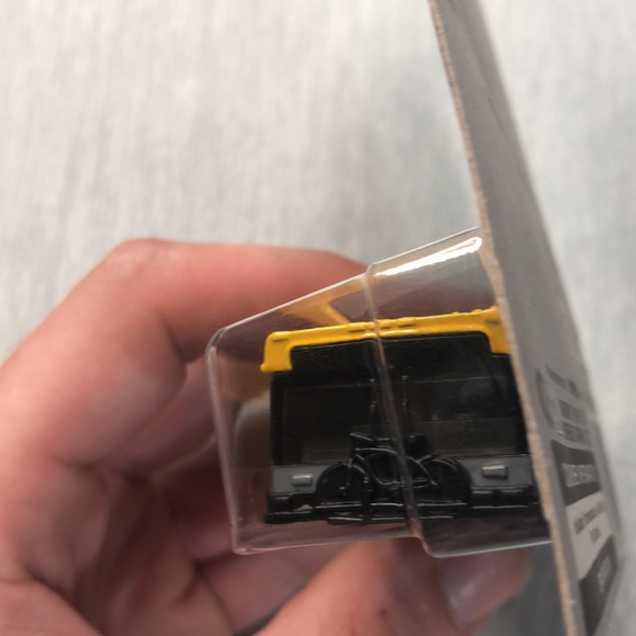 Ain’t Fare Yellow - Picture 4 of 8